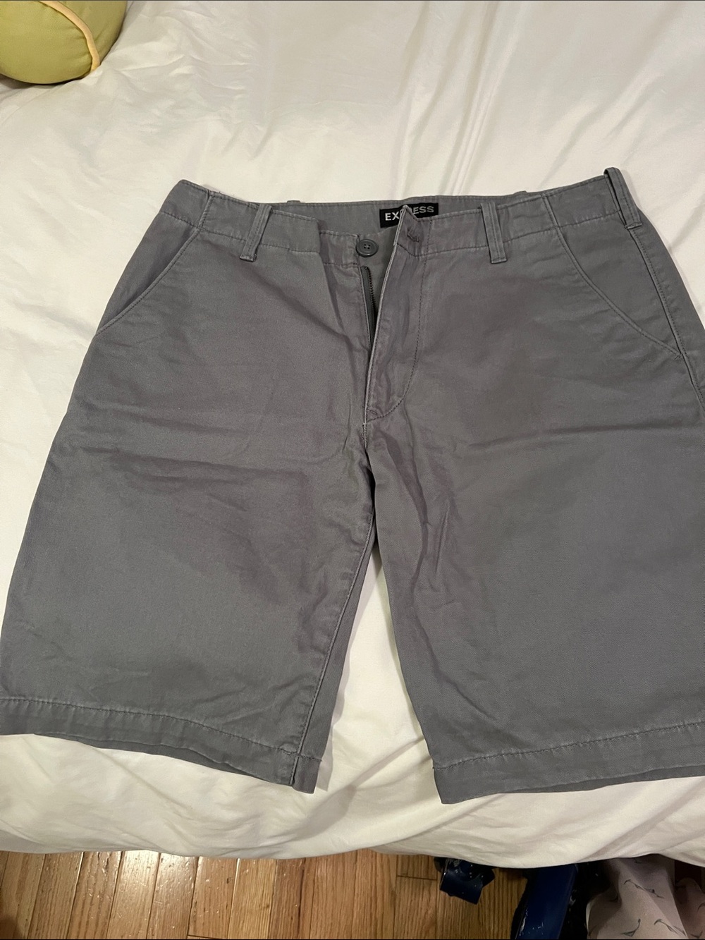 Express Men’s Charcoal Flat Front Shorts sz 30